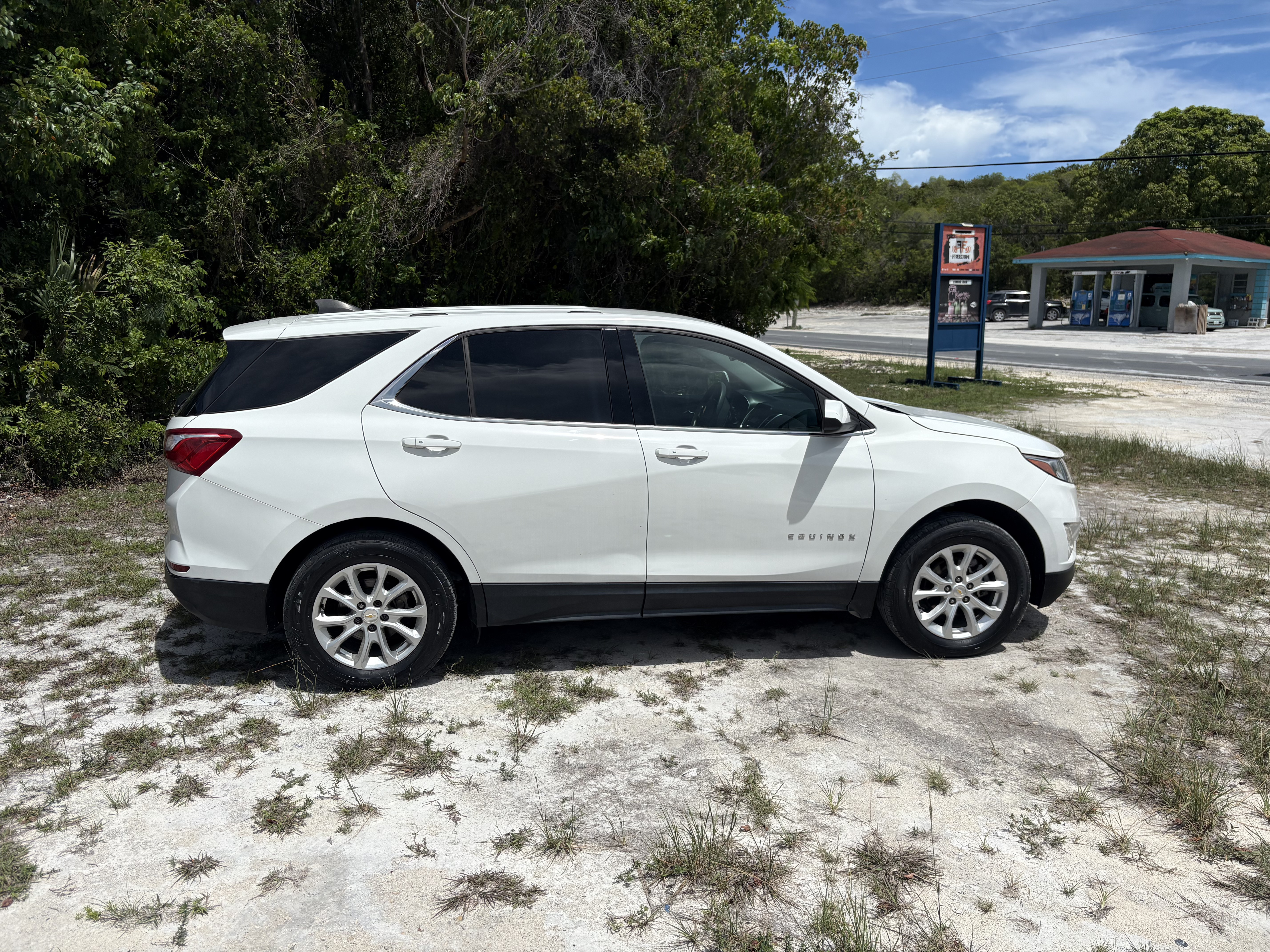 2020 Chevrolet Equinox LT — driver-side profile