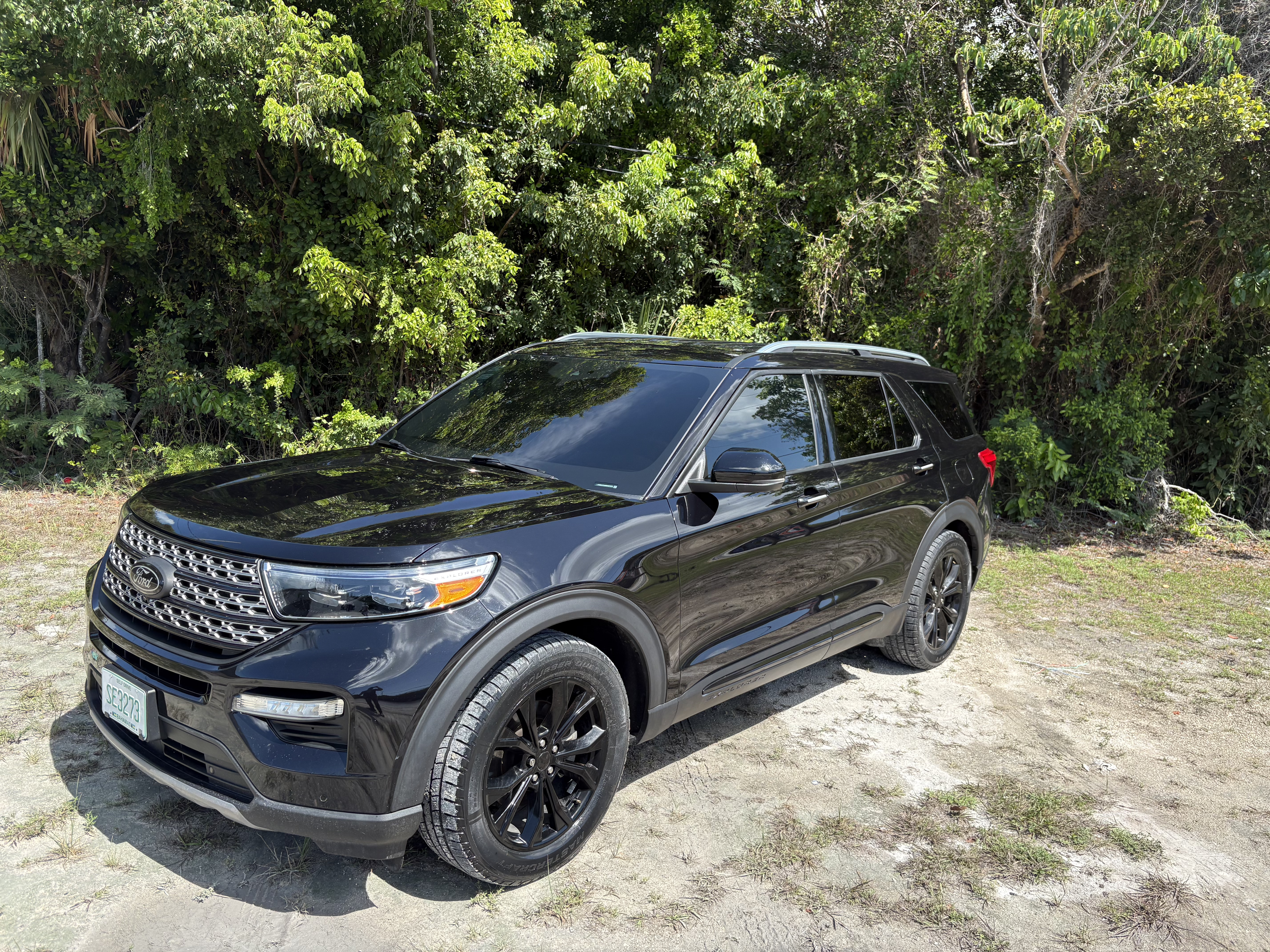 Ford Explorer Limited front grille